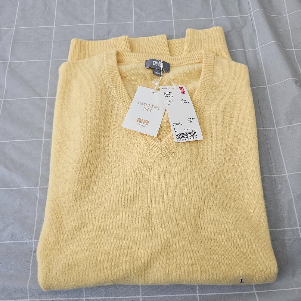 Brand New Women Uniqlo Sweater Yellow Cashmere V-Neck Sweater L